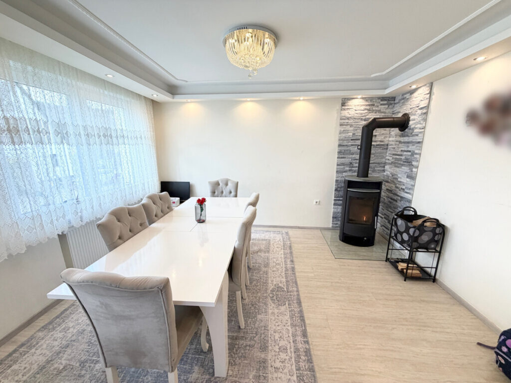 Esszimmer + Kamin