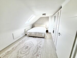 Schlafzimmer DG